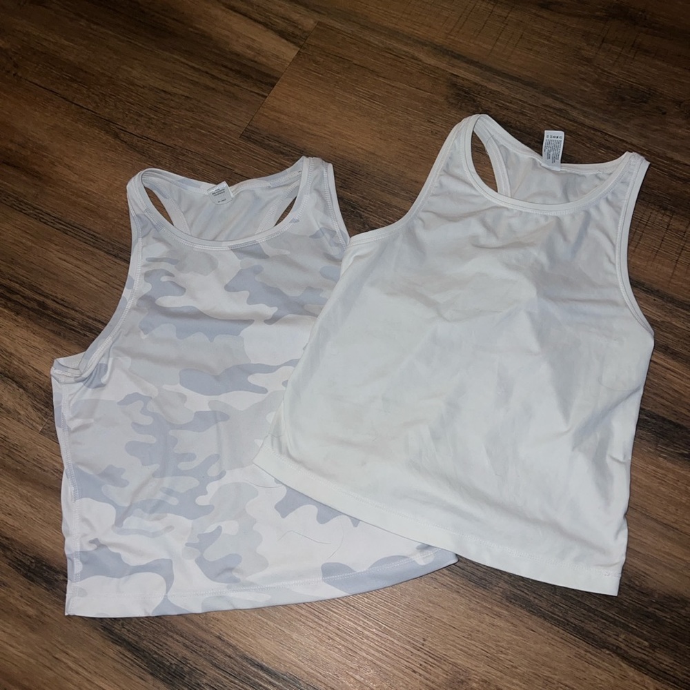 2 pack of womens workout tanks